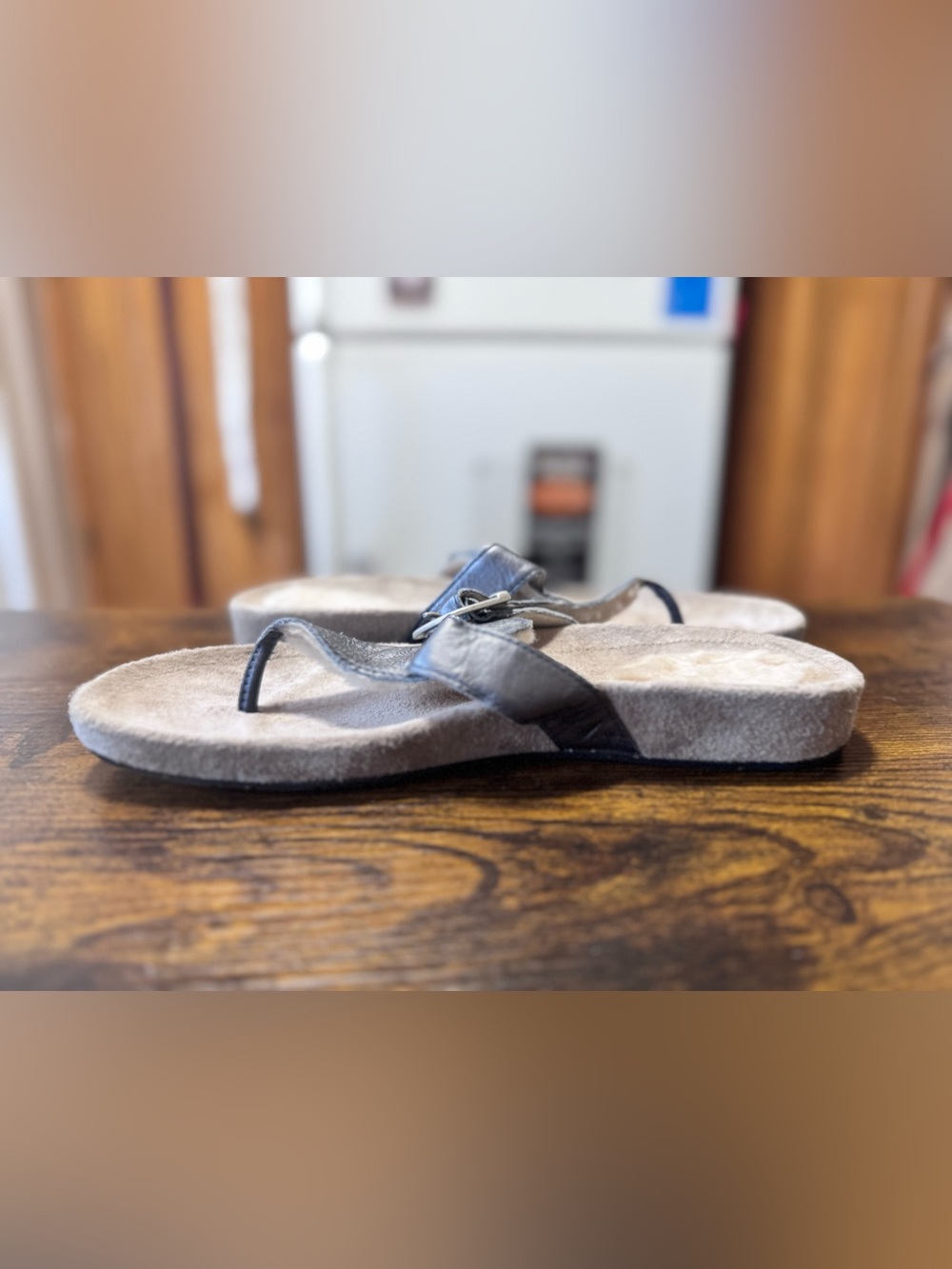 UGG Australia Metallic Gunmetal Leather & Sheepskin Thong Sandals Size 8 - Picture 5 of 11